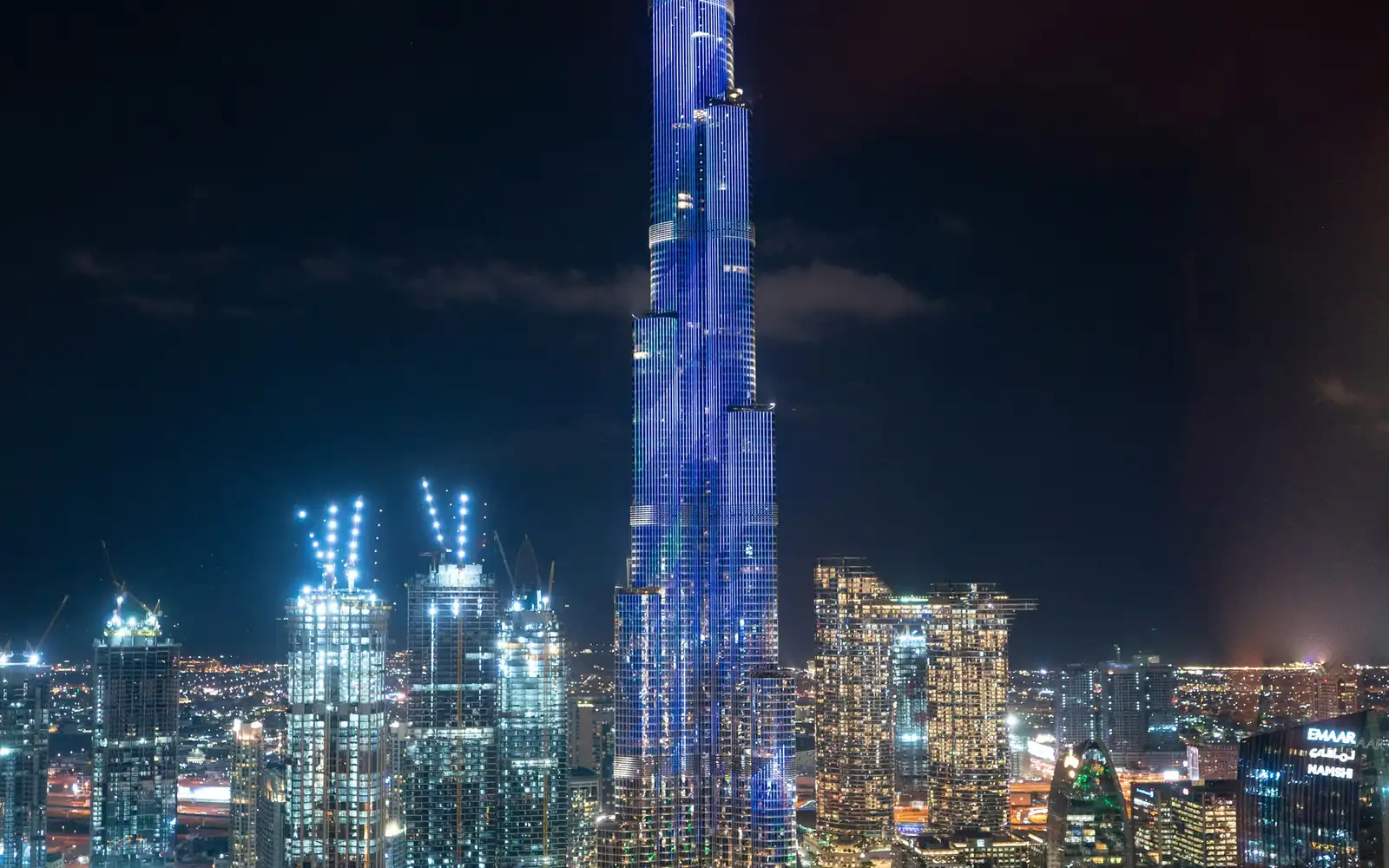 La Burj Khalifa illuminée de nuit