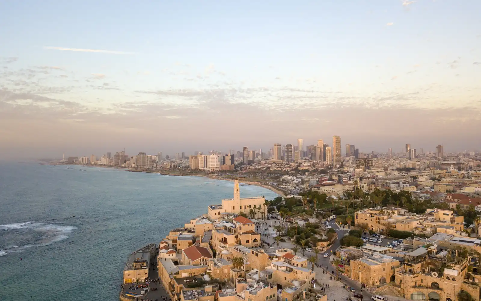 Le littoral de Tel-Aviv au coucher du soleil
